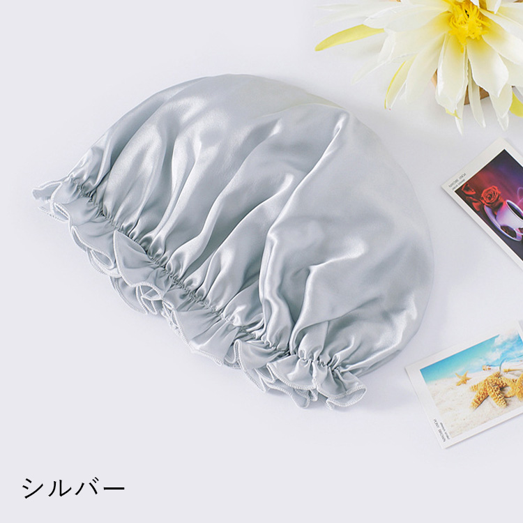 シルク100%の医療用ナイトキャップ。M/L/XLのサイズ展開で、脱毛や抗がん剤治療によりデリケートになった頭皮を摩擦レスで優しく保護します。