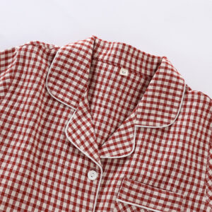 病院への入院時や産前産後の準備に便利な前開きボタン付きの綿100%パジャマ。女性用はM/L/XL、男性用はM/L/XL/XXLのサイズをご用意しています。