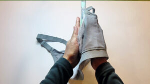 簡単に胸パッドを自作して自分の乳房パッドサイズを知る方法　完成した自作パッドをブラジャーに合わせる