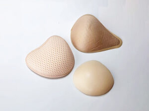 乳がん後に使用する素材の異なる乳房パッド　軽量ウレタンスポンジ製、シリコンビーズ、シリコン製パッド